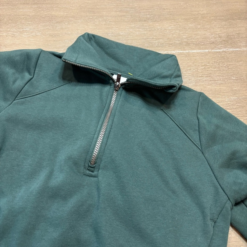 Green Quarter-Zip Cropped Pullover - Picture 2 of 9